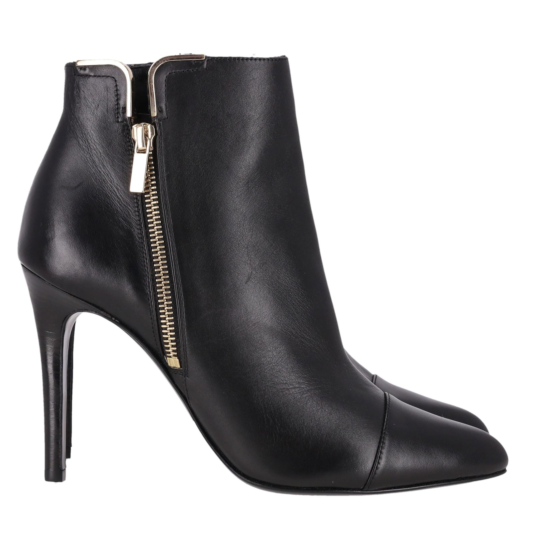 Lanvin Leather Ankle Boots In Excellent Condition For Sale In London, GB