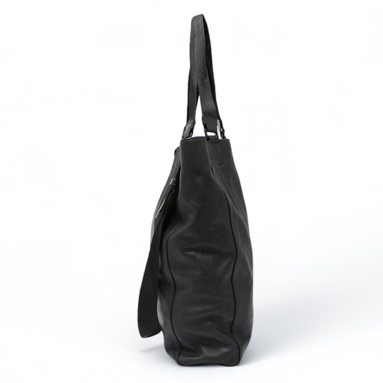 Women's or Men's Lanvin leather handbag For Sale