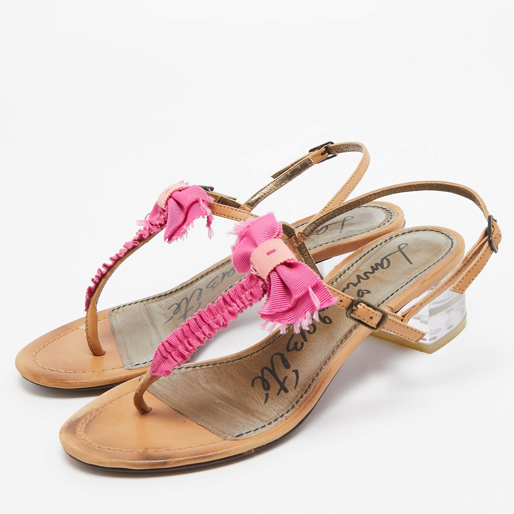 Lanvin brings you the perfect pair of sandals to celebrate the season in. Crafted from leather and fabric these sandals are comfortable and easy to flaunt.