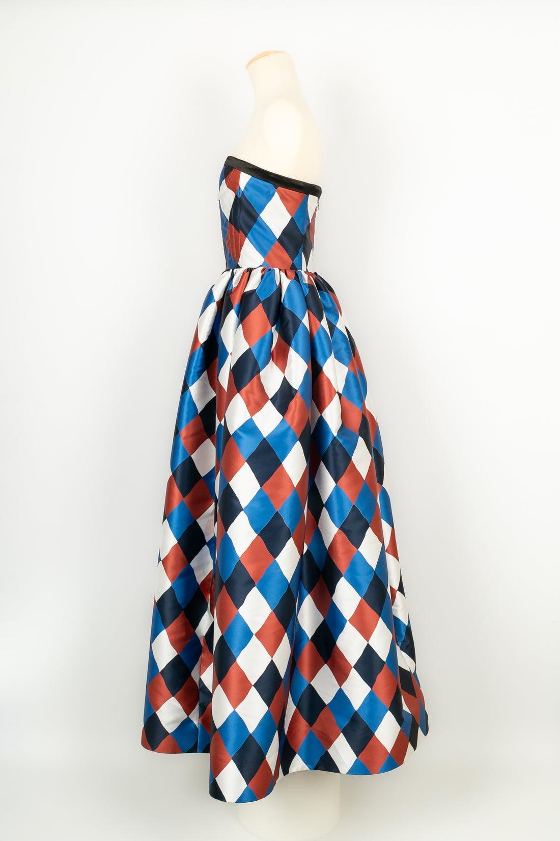 Lanvin - Long dress with harlequin patterns in red, white, light blue, and navy blue tones. Size 36FR.

Additiional information:
Condition: Very good condition
Dimensions: Chest: 44 cm - Waist: 34 cm - Length: 137 cm

Seller reference: VR245
