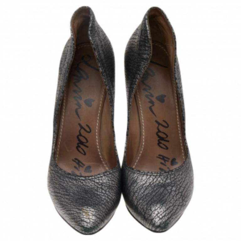 Lanvin escarpins à bout pointu en cuir argenté métallisé, taille 37 État moyen - En vente à Dubai, Al Qouz 2
