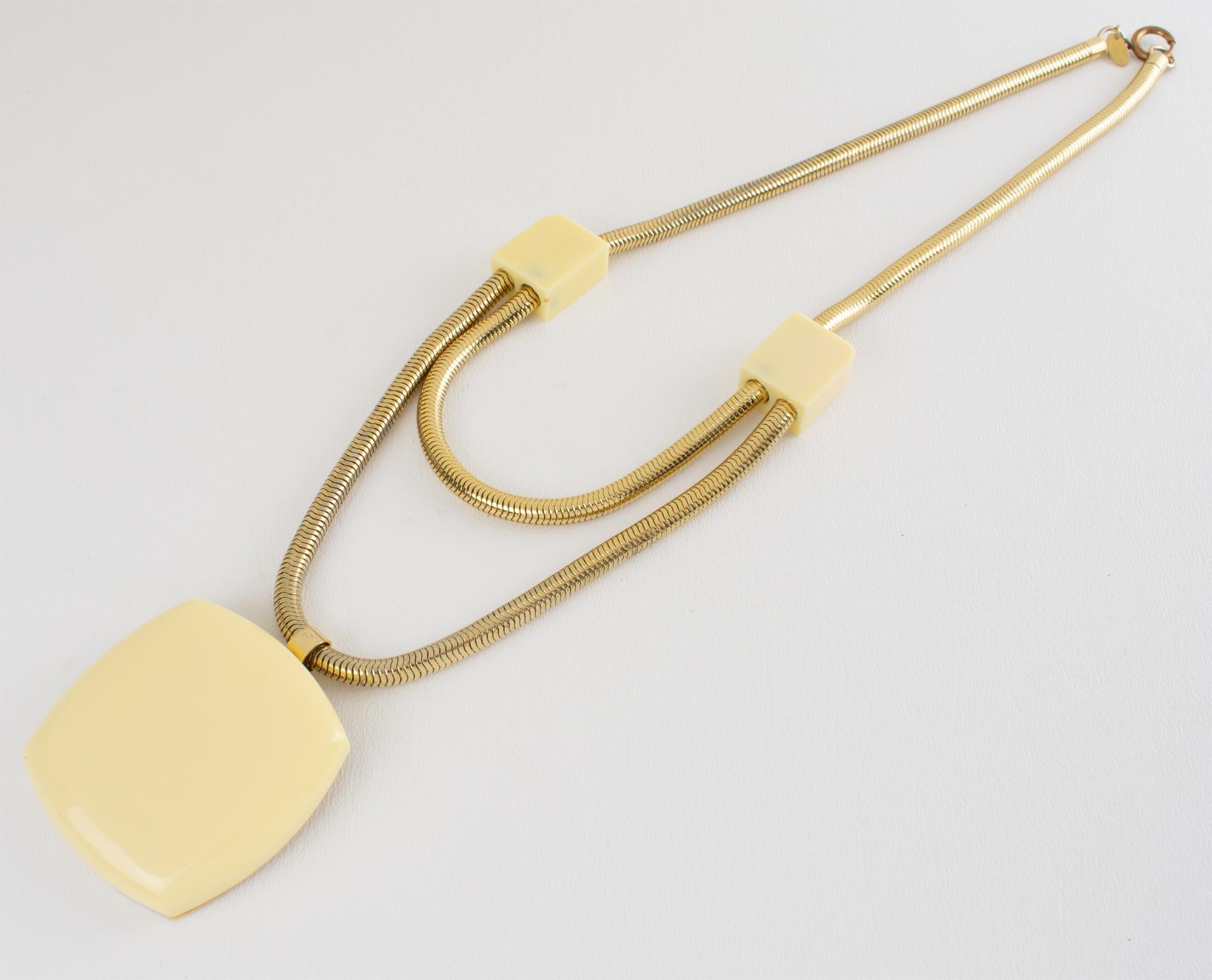 Lanvin Paris, collier moderniste doré avec médaillon en lucite en vente 1