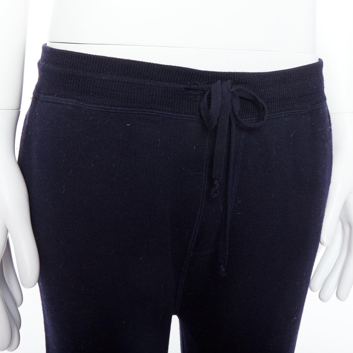 LANVIN navy soft waffle knit drawstring mid waist tapered jogger pants S
Référence : PRWU/A00110
Marque : Lanvin
Designer : Alber Elbaz
MATERIAL : Semblable à de la laine
Couleur : Marine
Motif : Solide
Fermeture : Cordon de serrage
Détails