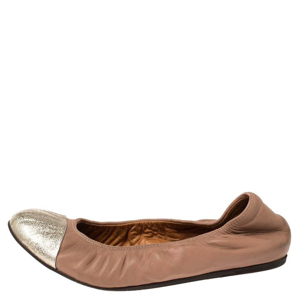 A perfect blend of comfort and style these Lanvin ballet flats are perfect for your casual outings. The nude pair comes crafted from leather and features silver cap toes and tough outsoles. Stay at ease and comfortable since the flats offer a