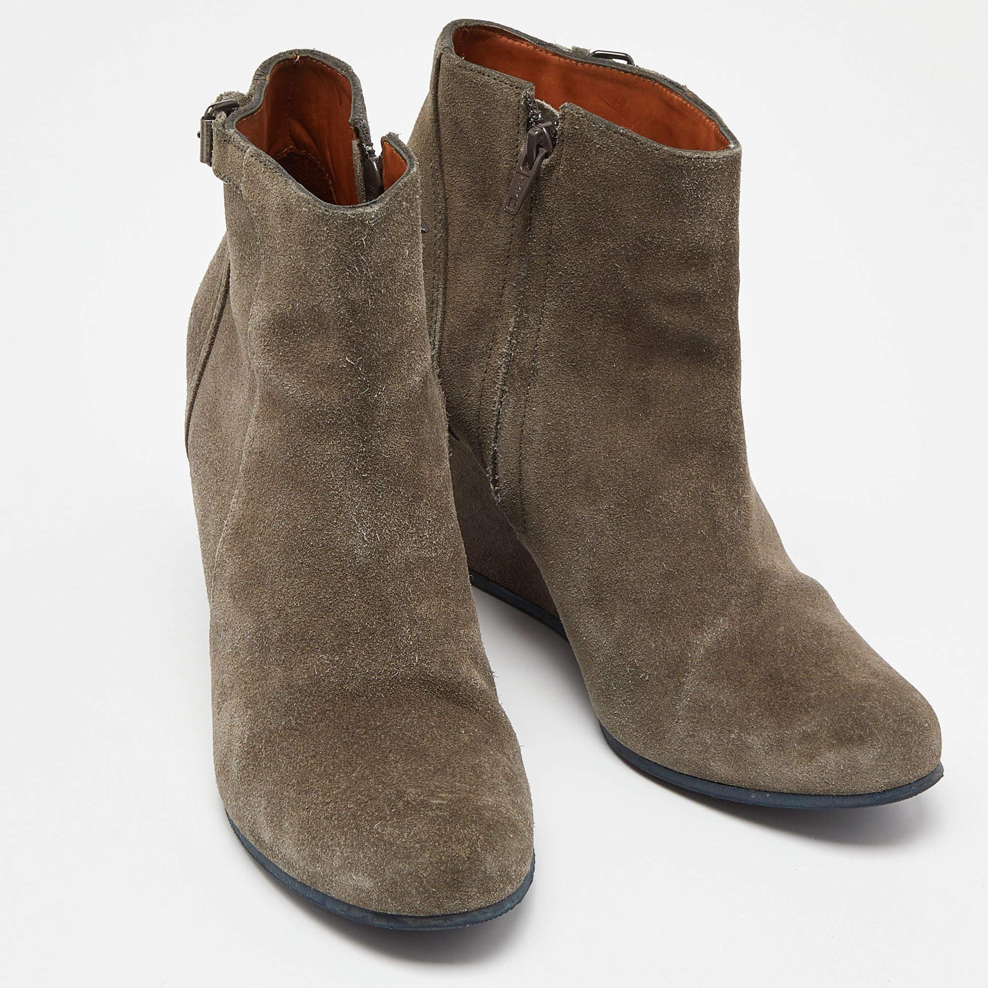 Lanvin Olive Green Suede Ankle Boots Size 40 In Good Condition For Sale In Dubai, Al Qouz 2