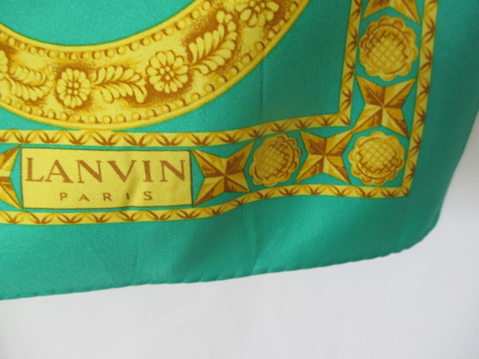 Nous proposons d'autres écharpes vintage Hermès, Cartier, consultez notre boutique en ligne.

Ce foulard Lanvin vintage est un véritable foulard en soie de collection, à porter, à montrer ou à encadrer. 
La couleur parfaite pour accessoiriser votre