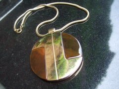 Lanvin Paris Collier à pendentifs en résine et métal doré c 1970