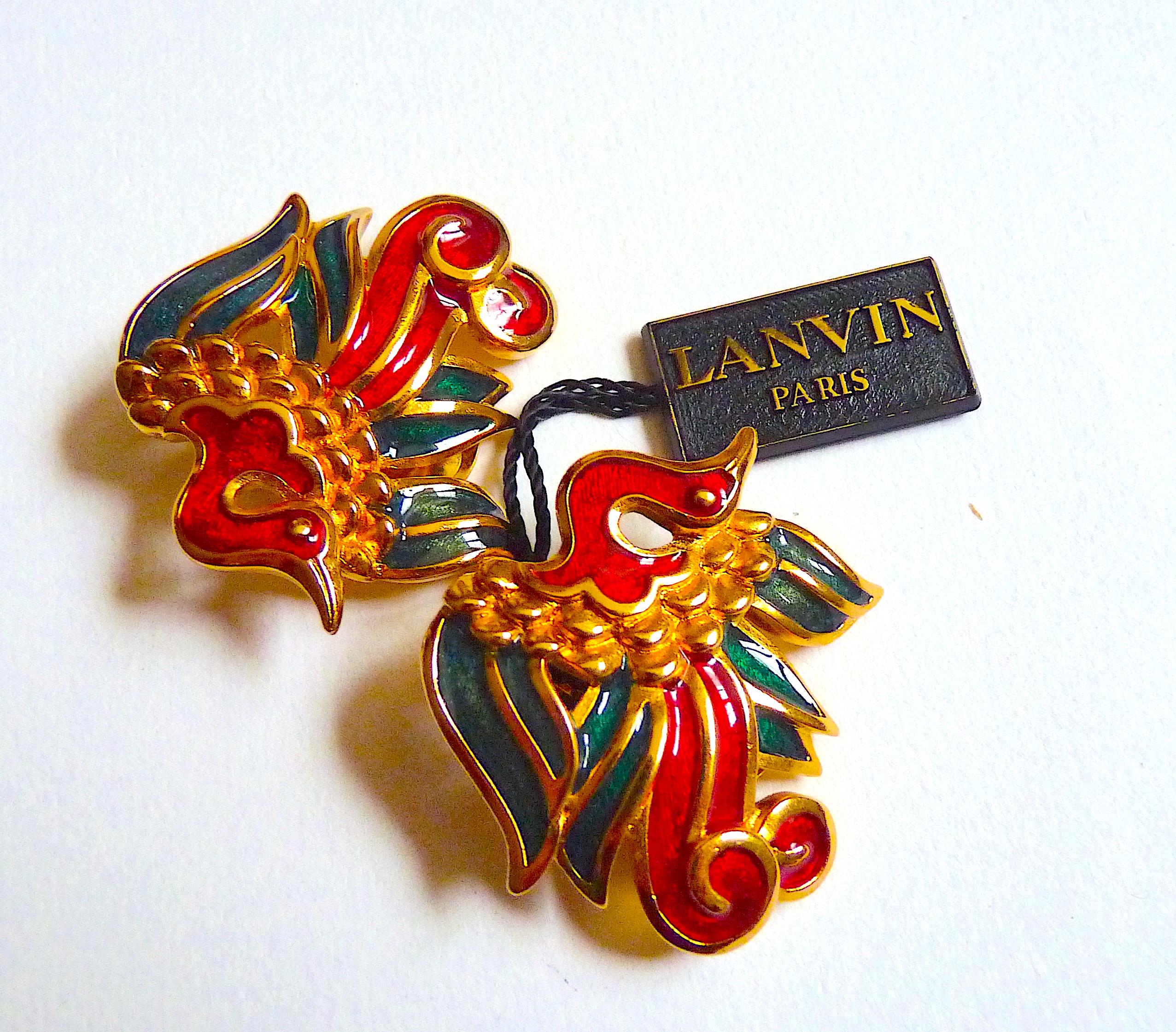 LANVIN PARIS Red Green Enamel & Gold Metal Birds Clip On Earrings from 1980s In New Condition For Sale In CHAMPEAUX-SUR-SARTHE, FR
