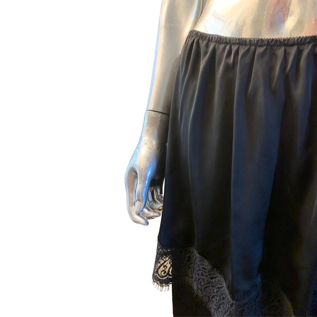 Lanvin Collection Paris Tiered Black French Lace Skirt Size 10 In Excellent Condition For Sale In Palm Springs, CA
