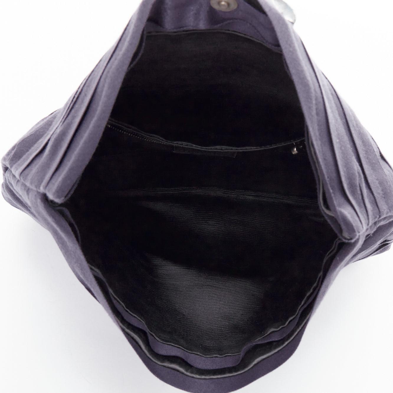 Pochette foldover con fibbia d'argento in tessuto plissettato di raso viola LANVIN in vendita 3
