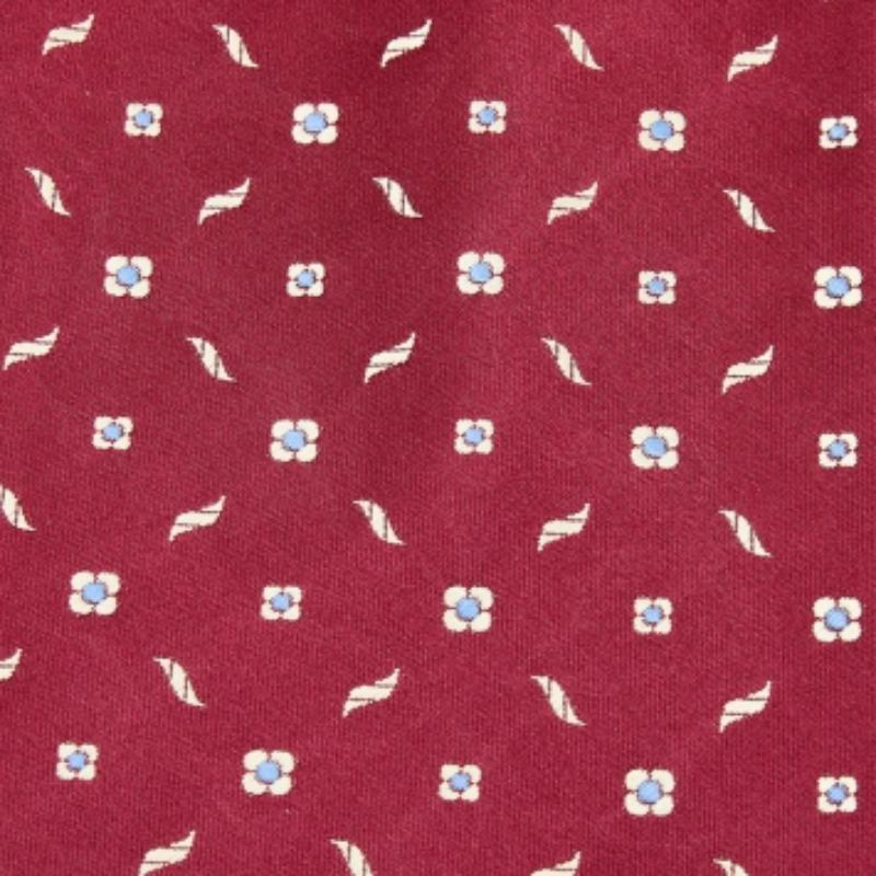 Valorizza il tuo abbigliamento formale con questa splendida cravatta della Maison Lanvin. È confezionato con un tessuto di raso di seta rosso, ornato da un motivo floreale. Ha una larghezza di 9 cm. Completa il tuo stile con raffinatezza indossando