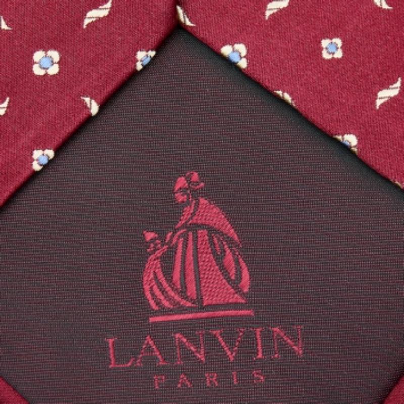 Cravatta Lanvin in raso di seta con motivo floreale rosso In condizioni ottime in vendita a Dubai, Al Qouz 2