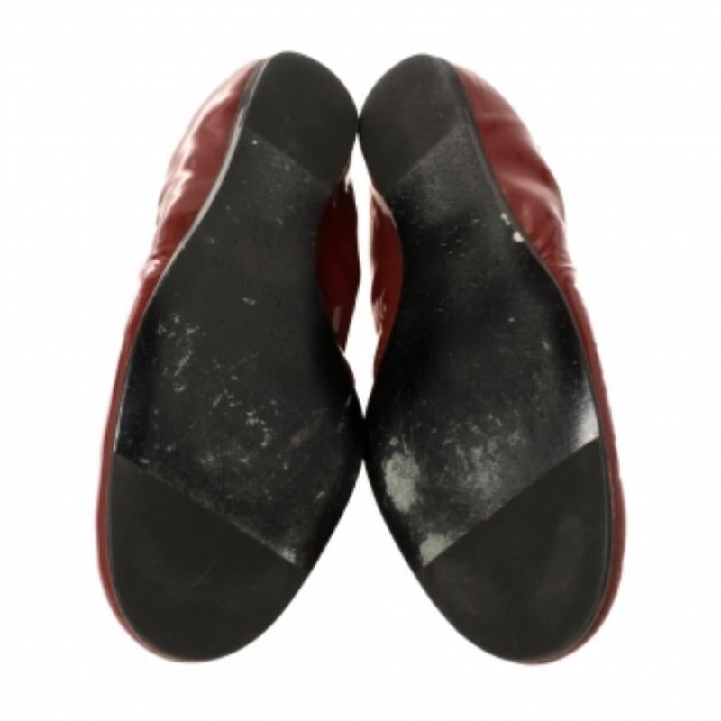 Chic and simple, these ballet flats from Lanvin and perfect for a host of occasions. They have been crafted from red patent leather, they are styled ina scrunched style with round toes, leather lining, and durable outsoles.