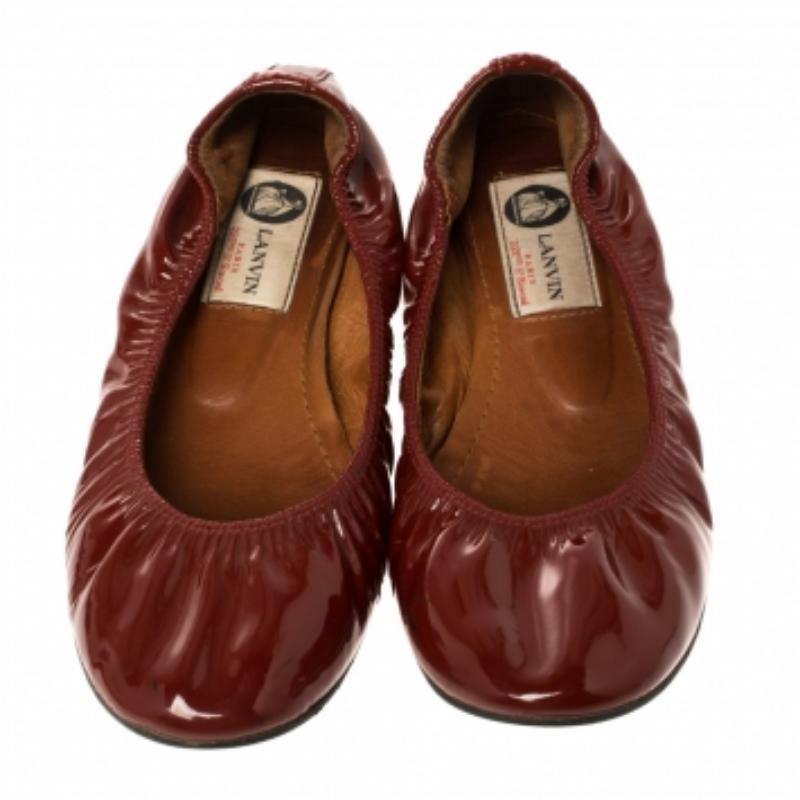 Lanvin Red Patent Leather Scrunch Ballet Flats Size 38 In Fair Condition For Sale In Dubai, Al Qouz 2