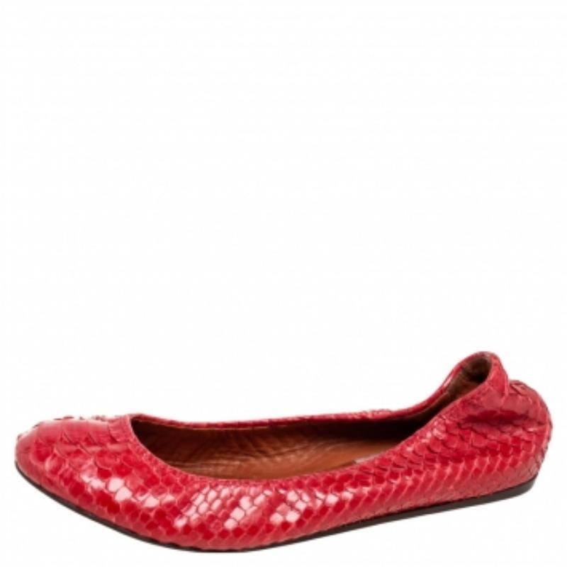 Lanvin Bailarinas Piel Pitón Rojo Scrunch Talla 36 en Bastante bueno estado para la venta en Dubai, Al Qouz 2
