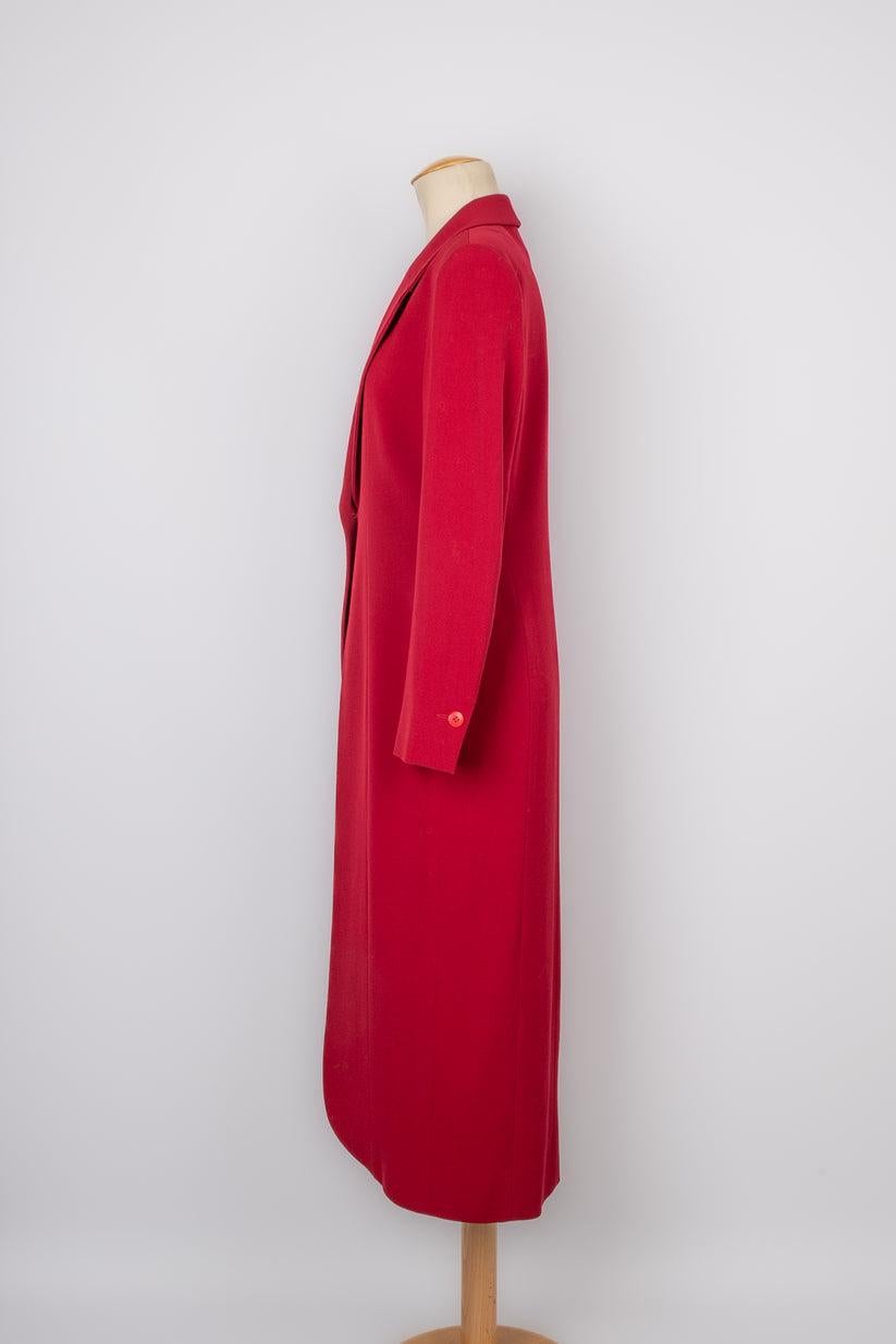Lanvin - (Made in France) Red wool coat with a silk lining. Size 38FR.

Additional information: 
Condition: Very good condition
Dimensions: Shoulder width: 40 cm - Chest: 44 cm - Waist: 40 cm - Sleeve length: 60 cm - Length: 120 cm

Seller