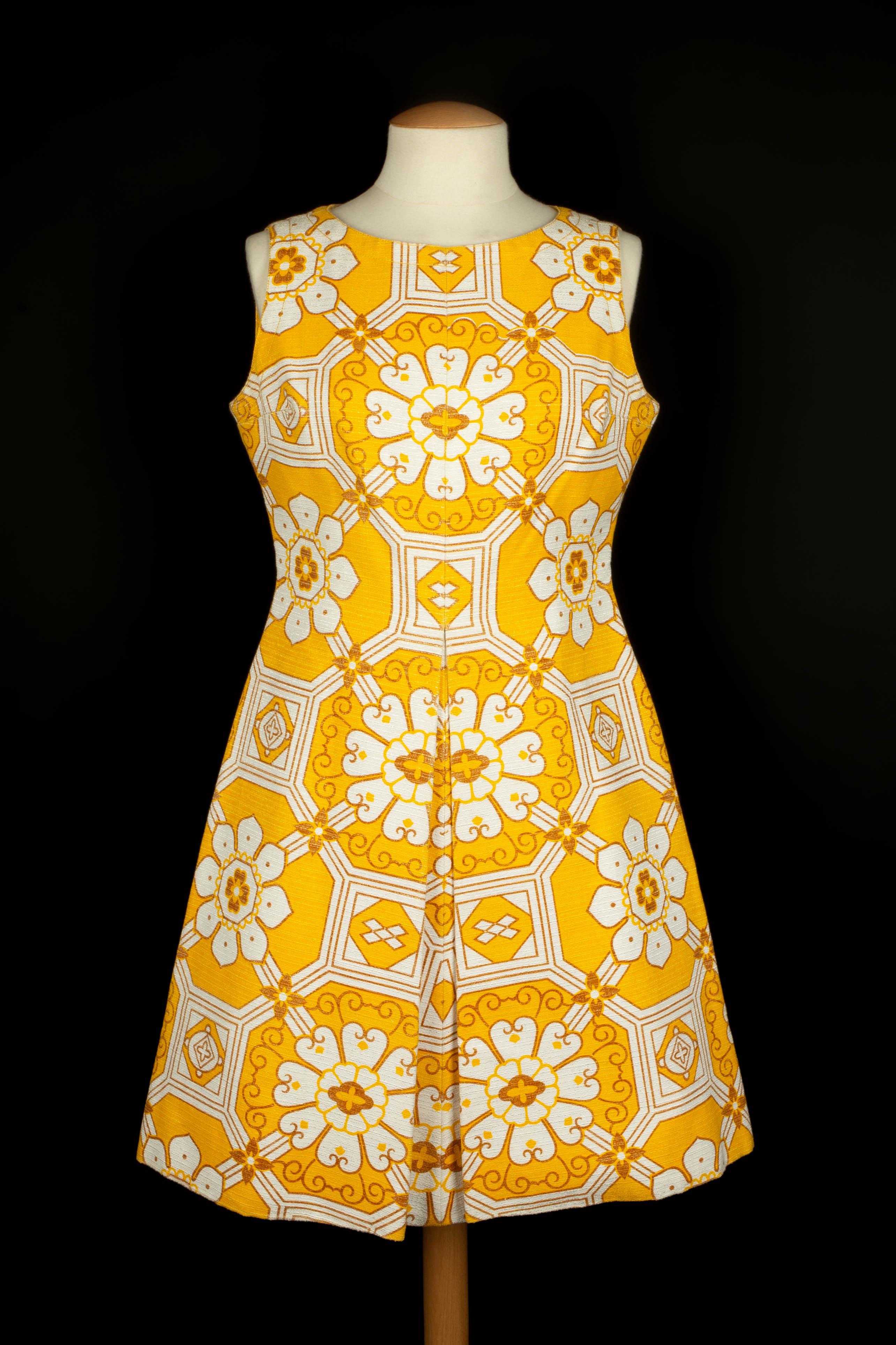 LANVIN - (Made in France) Ottomane aus Baumwolle und Seide, bestehend aus einem Mantel und einem Kleid, bedruckt mit einem Blumenmuster. Zusammensetzung und Größe Etiketten fehlen, es passt ein 36FR. Eine Haute Couture Collection'S um