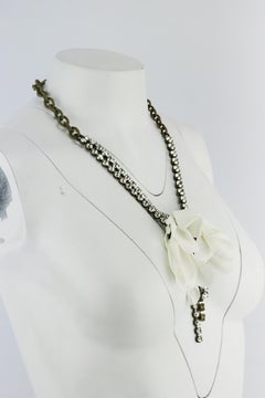 Collana a catena con fiori di seta e cristalli di Lanvin