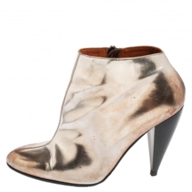 Bring out your glamorous side while flaunting these fabulous booties from the House of Lanvin. They have been designed using silver-brown leather into a stunning silhouette. They showcase pointed toes, silver-tone hardware, and zipper fastening.