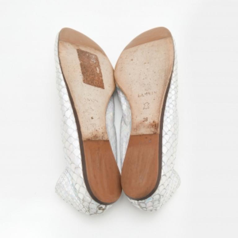 Lanvin Ballerine in pelle goffrata con pelle di serpente argento misura 38 in vendita 3
