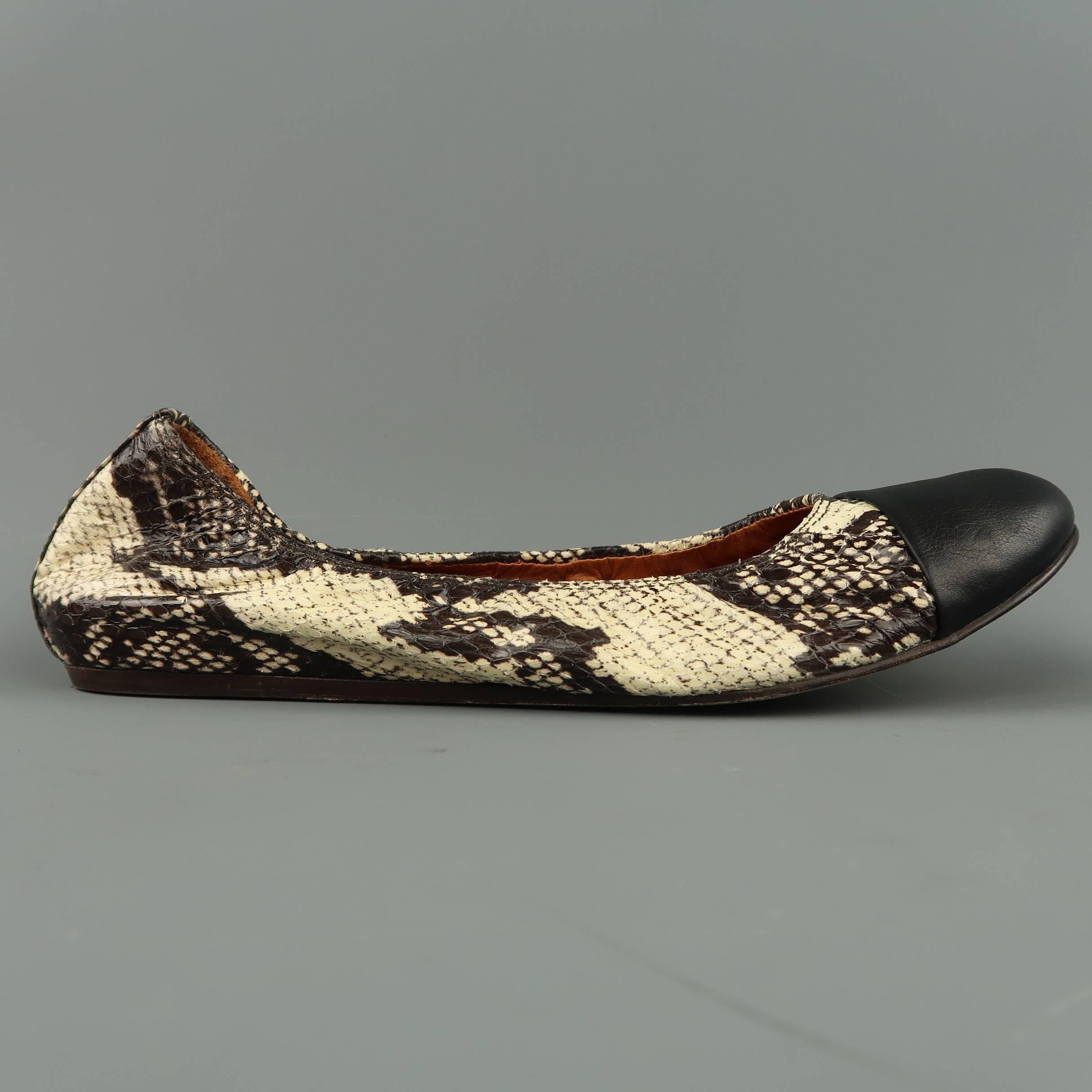 LANVIN ballet flats come in beige and black snakeskin leather with a round cap toe and stretch toe line.
 
Good Pre-Owned Condition.
Marked: IT 40.5
 
Outsole: 10.5 x 3.25 in