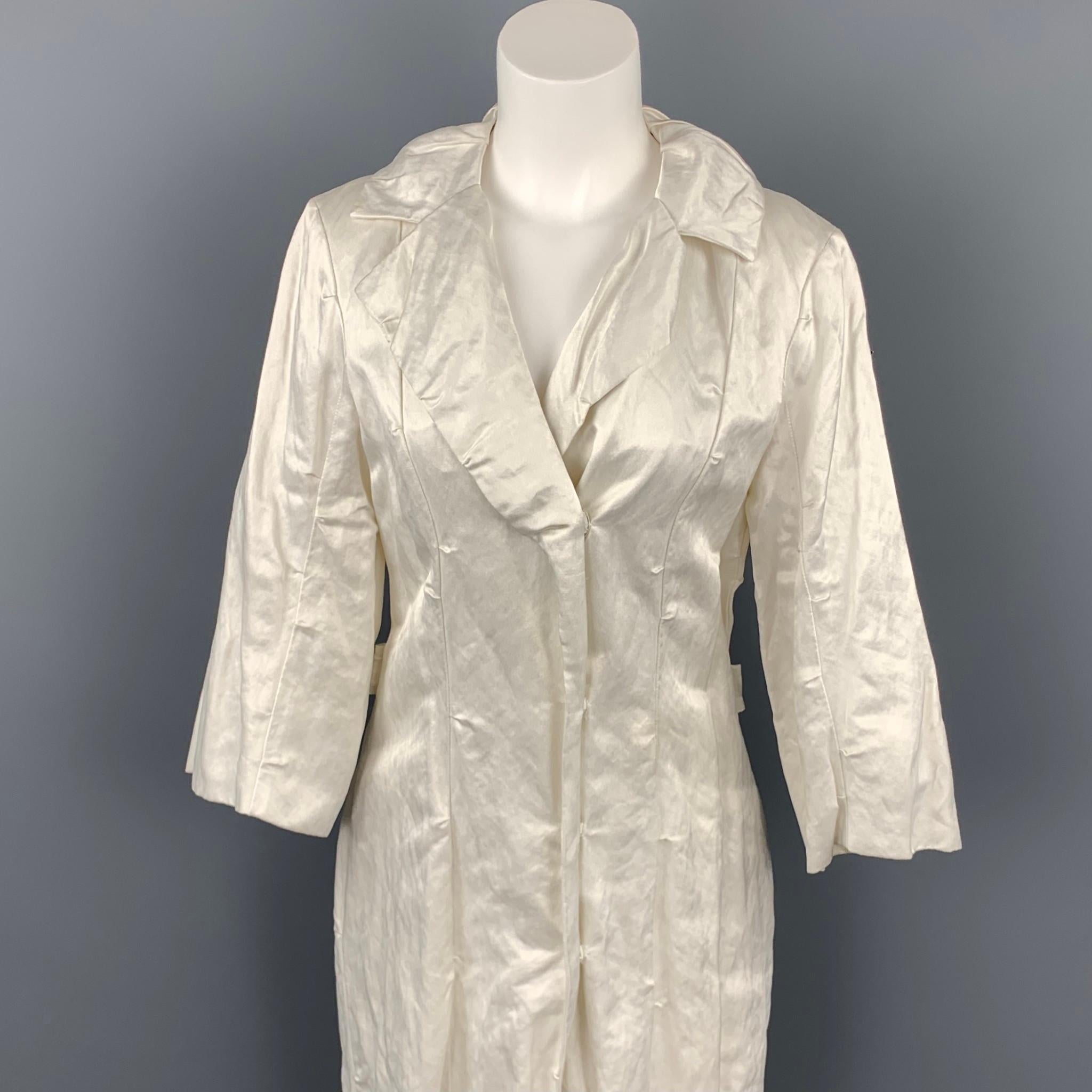 LANVIN Spring 2006 coat comes in an off white cotton blend satin material with an all over darted wrinkle texture, pointed lapel, cropped three quarter sleeves, and hidden button double breasted closure. Made in France.

Good Pre-Owned