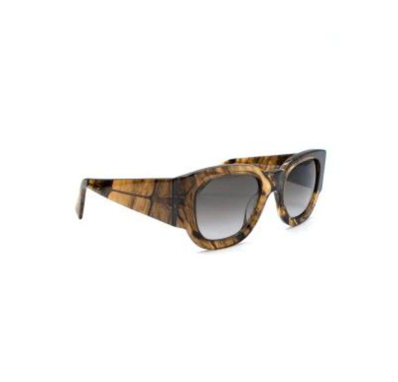 Lanvin Square 'Love'  Tortoiseshell sunglasses

- Fully framed
- Gold-toned hardware
- 'Love' plate on temples
- Branded temple tips

Material

Acetate

Made in Italy

PLEASE NOTE, THESE ITEMS ARE PRE-OWNED AND MAY SHOW SIGNS OF BEING STORED EVEN
