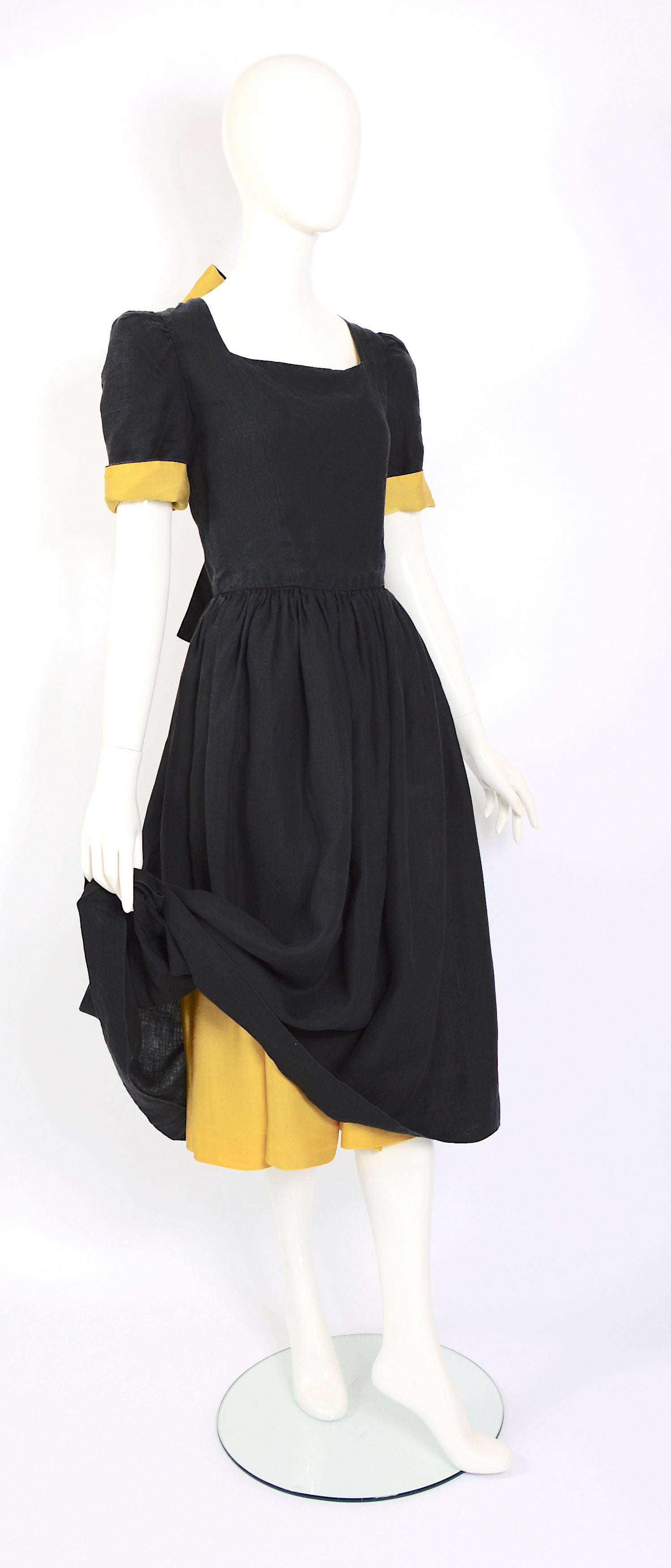 Lanvin vintage 70's silk backless with attached ribbon ties or bows dress
Fully lined in beautiful and soft golden yellow silk, the outer layer is a black woven silk/linen mix.
French size 36
Waist measurement 13,5inch/34cm(x2) - Hip Free - Bust