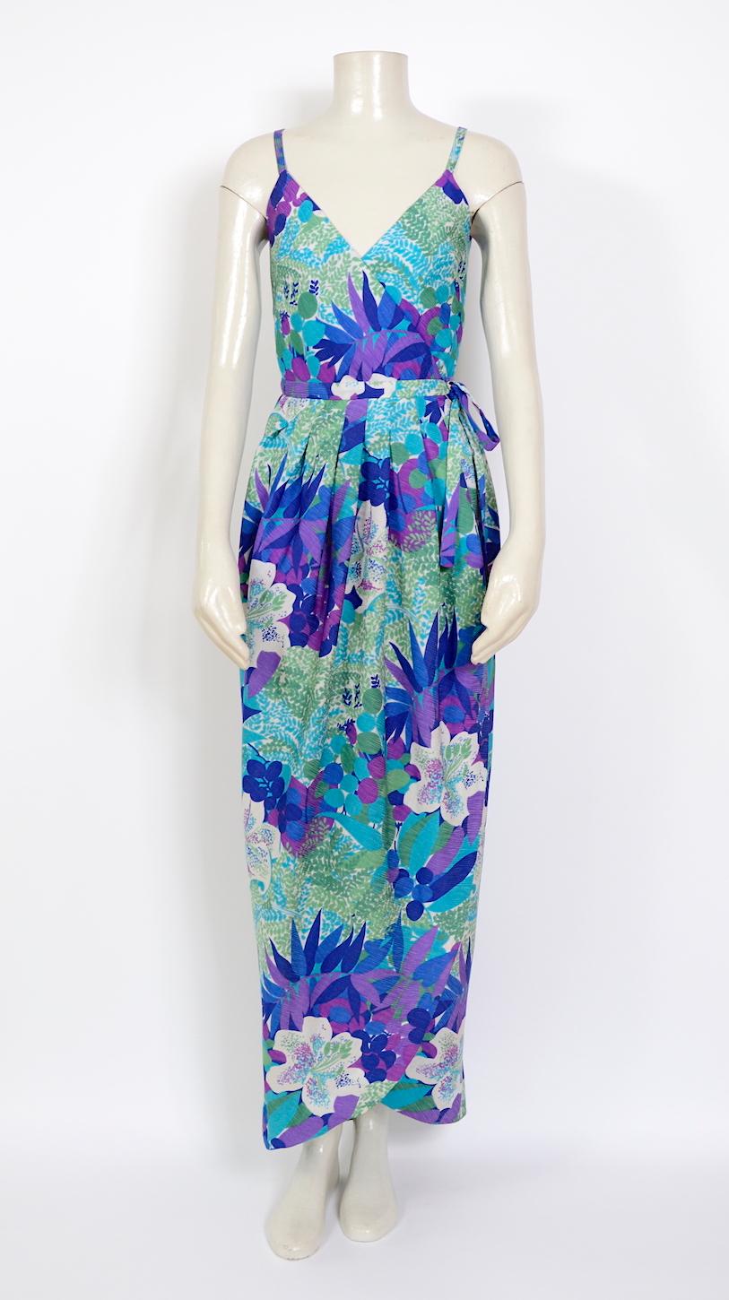 A gorgeous, soft and flattering 1970s LANVIN cotton & polyester mix voile wrap maxi dress with a flower print pattern throughout.
No size label, please go by the provided measurements taken flat
Ua to Ua 15inch/38cm(x2) - Waist 12,5inch/32cm(x2) -