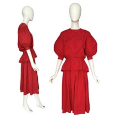 Lanvin vintage años 80 Conjunto de dos piezas de blusa/chaqueta y falda de algodón rojo
