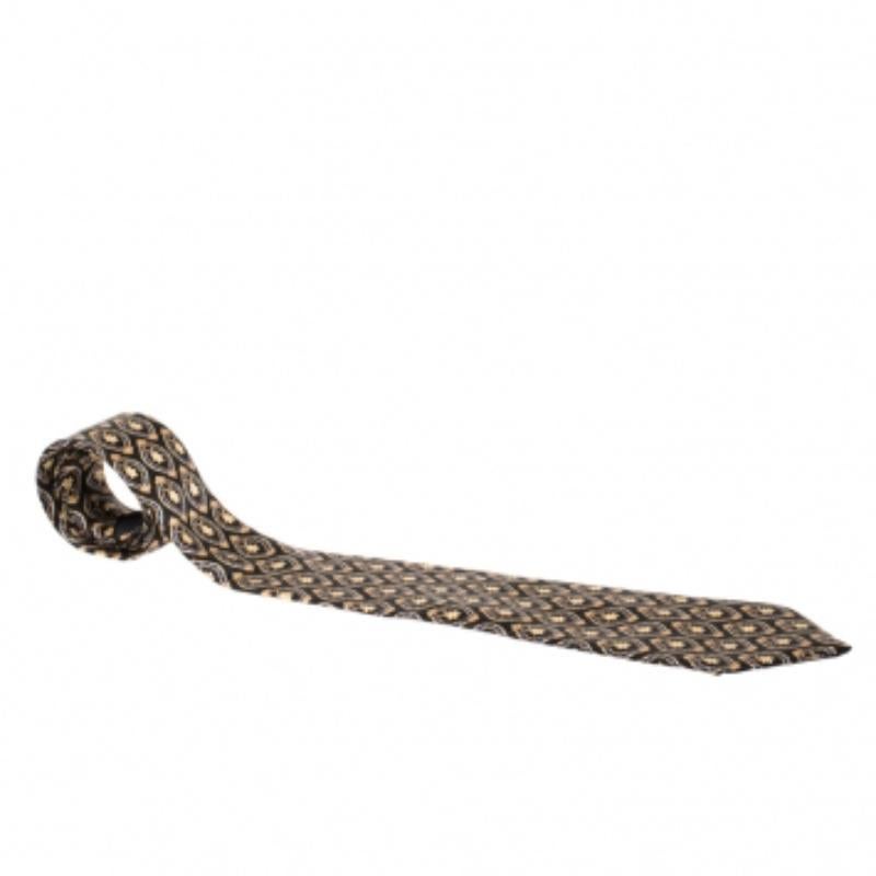 Pick Lanvin's tie to give your formal look a bold touch. It is cut from 100% silk carrying a design of baroque prints all over in the shades of black and gold. It is finished with a pointed end for a classic appeal.