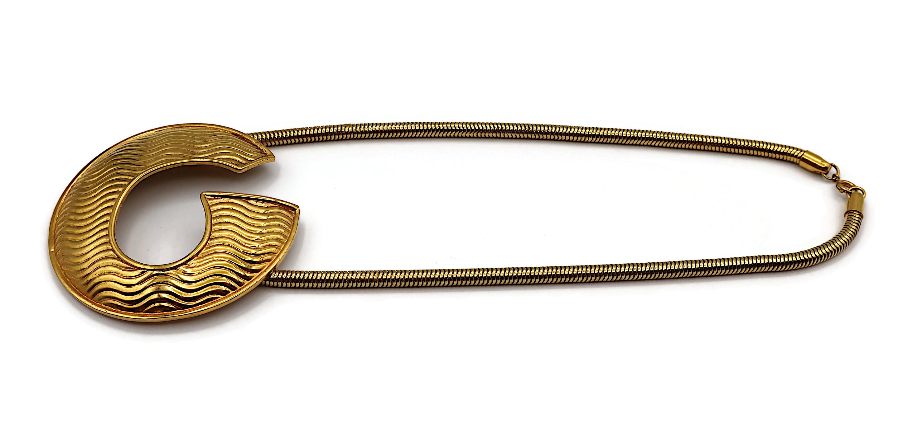 LANVIN Vintage Gold Tone Pendant Necklace For Sale 1