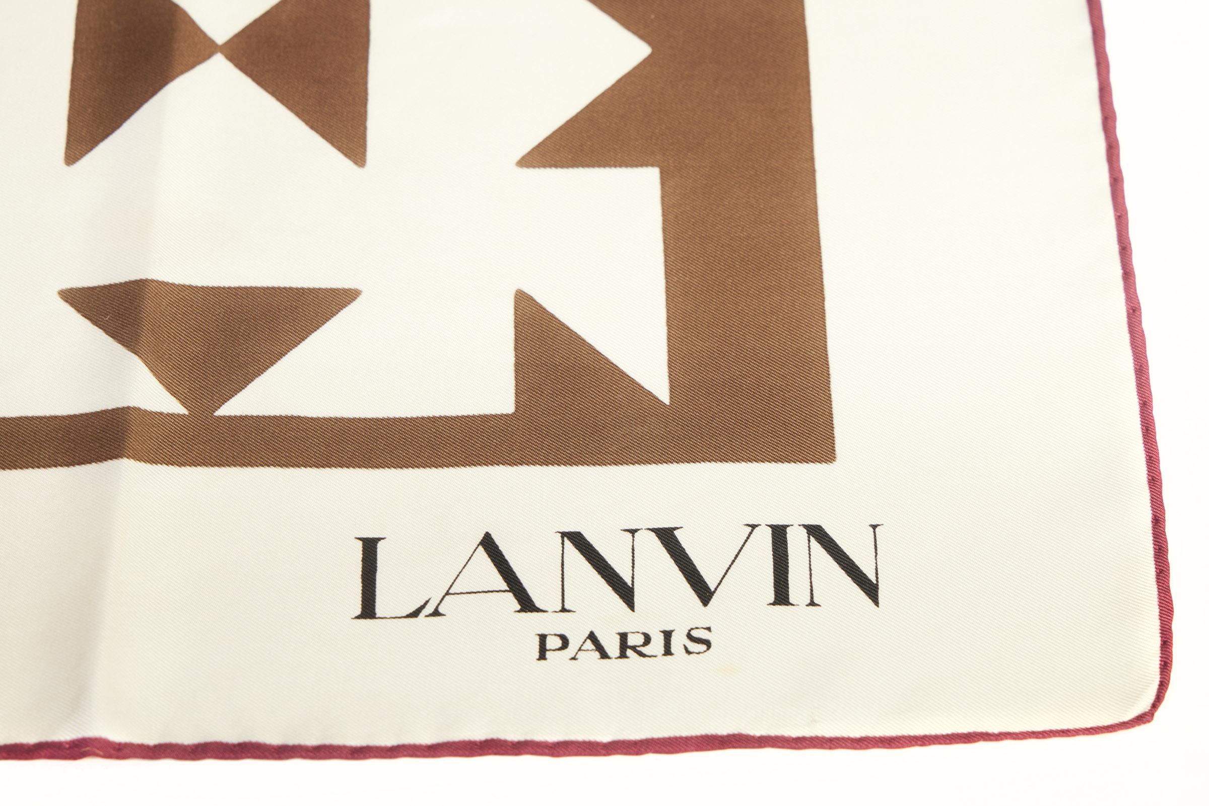Écharpe en soie vintage Lanvin à motif géométrique. Bords roulés à la main.