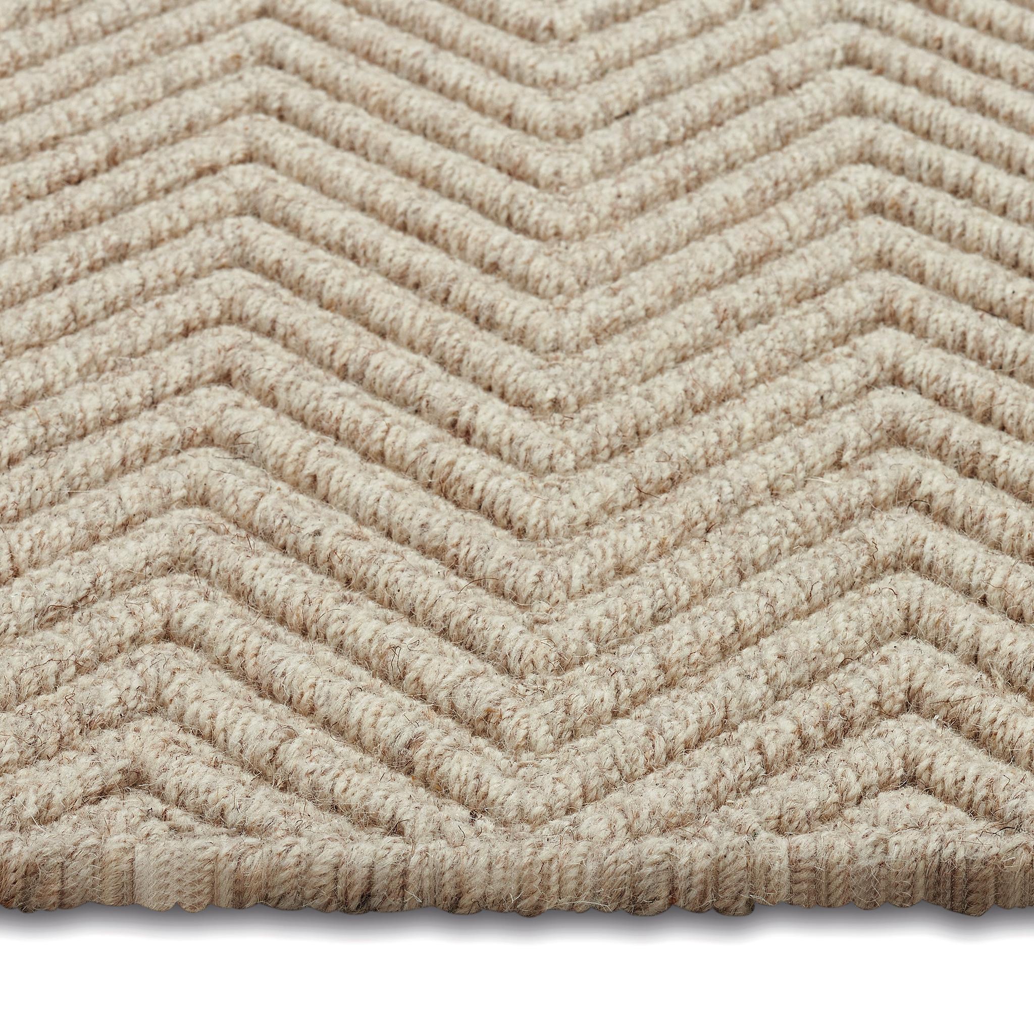 XXI secolo e contemporaneo Lanx 8x10ft beige in lana naturale con disegno chevron, tappeto di lusso tessuto a mano in vendita