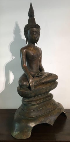 Bouddha Shakyamuni en bronze coulé lao, 17e-18e siècle