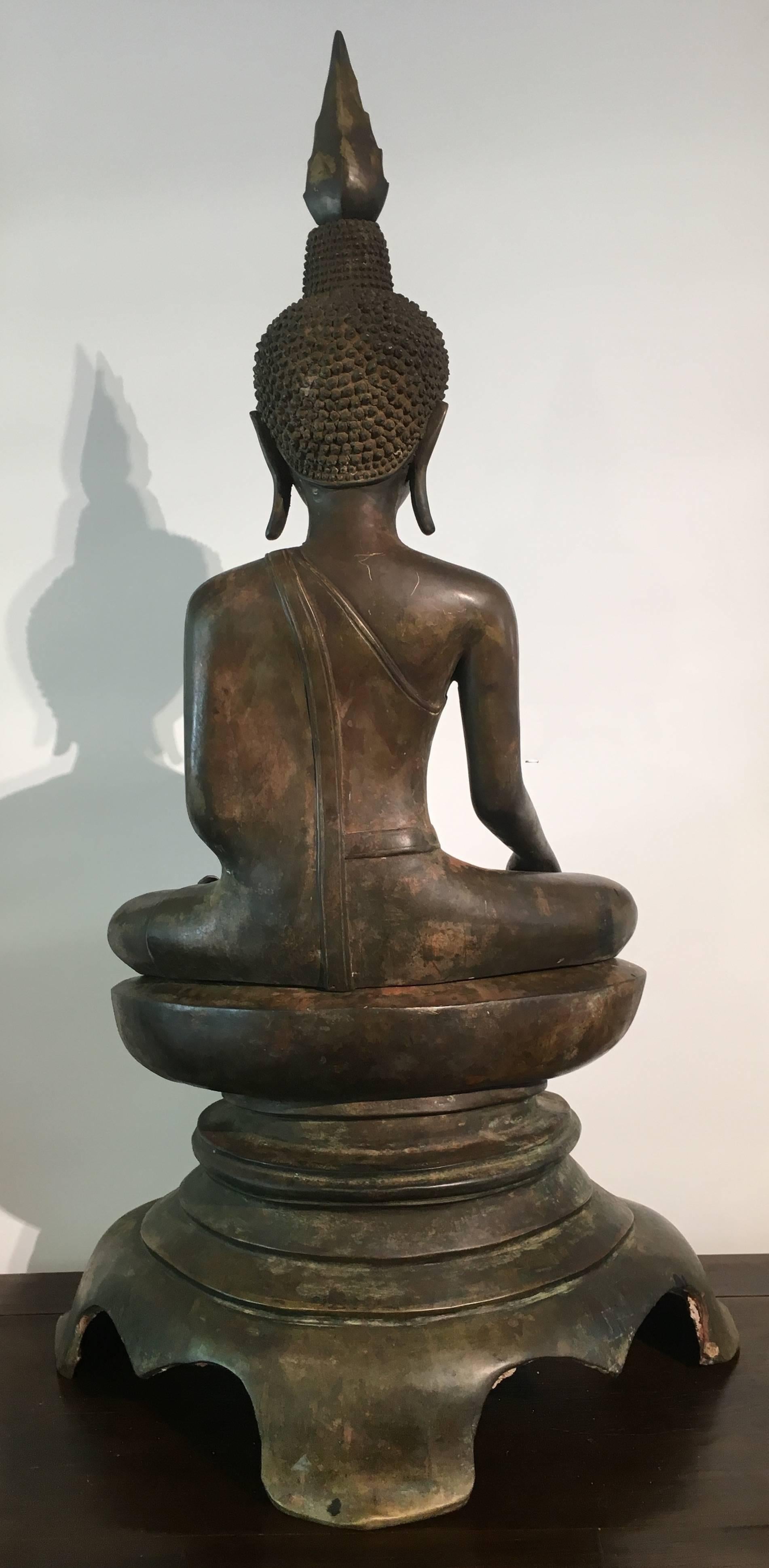 Laotischer Shakyamuni-Buddha aus Bronzeguss, 17. bis 18. Jahrhundert (Gegossen) im Angebot