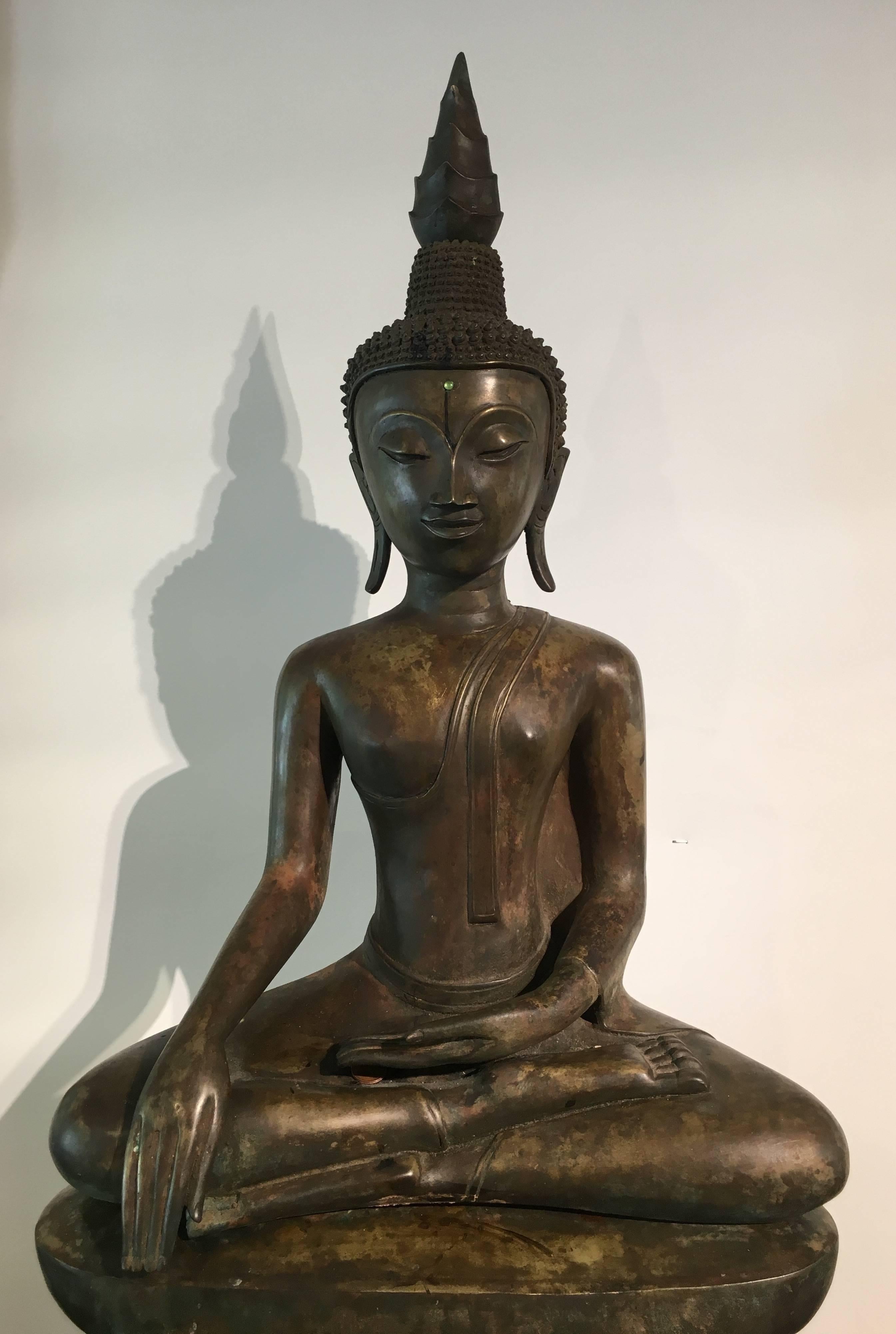 Bouddha Shakyamuni en bronze coulé lao, 17e-18e siècle Bon état - En vente à Austin, TX