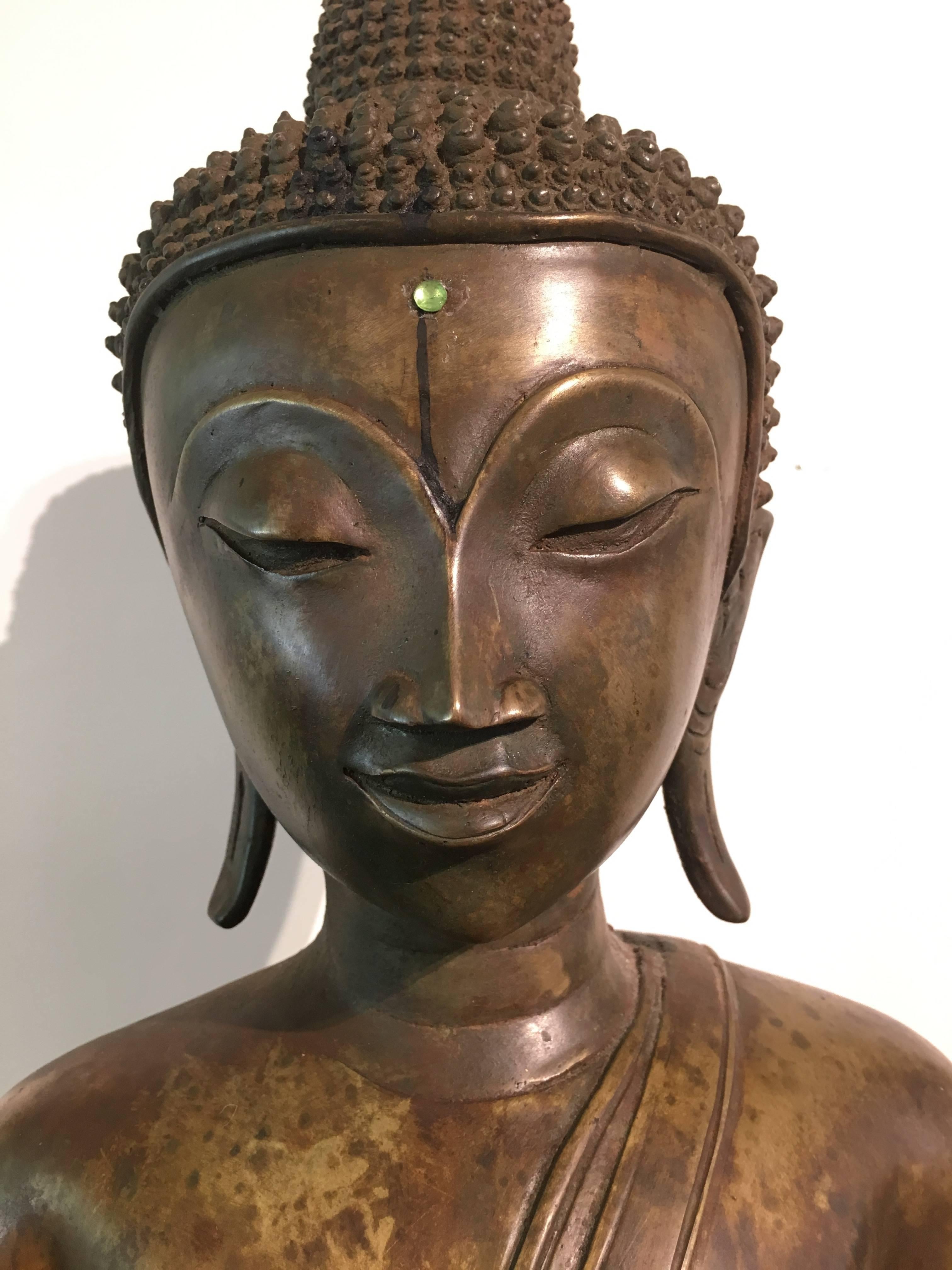 Bouddha Shakyamuni en bronze coulé lao, 17e-18e siècle en vente 1