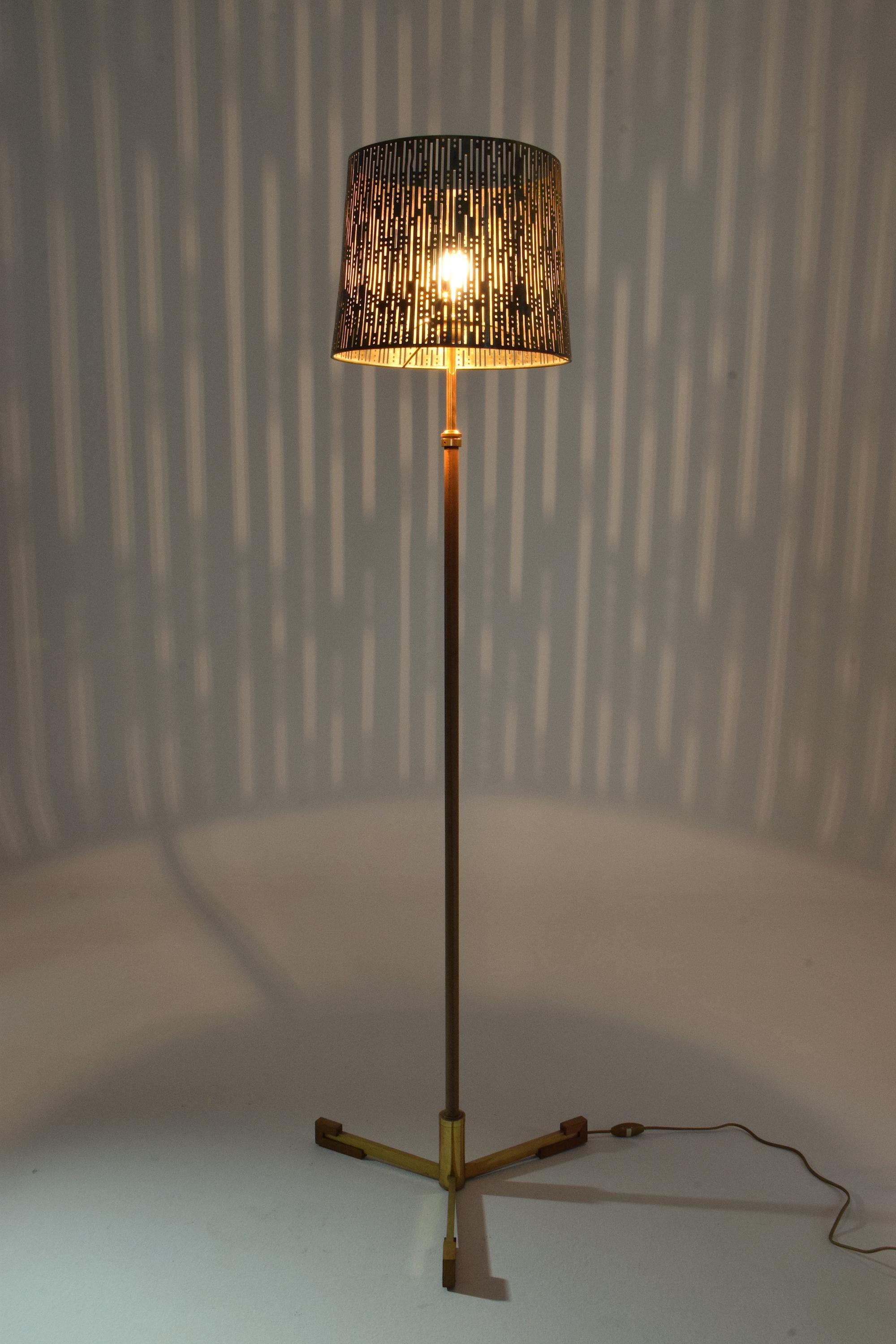 Lao-F1M Modern Openwork Brass Leather Floor Lamp In New Condition In Paris, FR