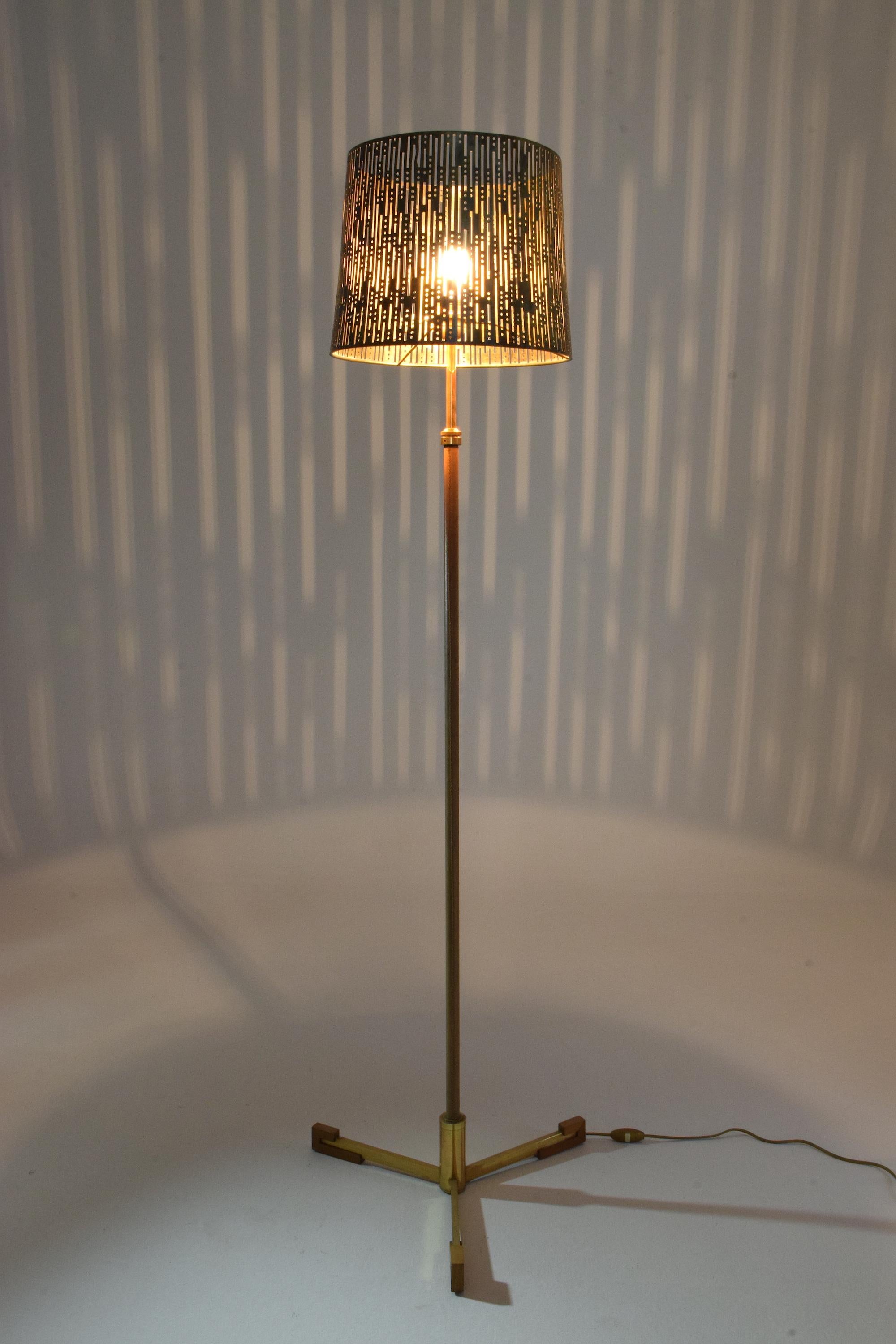 Contemporary Lao-F1M Modern Openwork Brass Leather Floor Lamp
