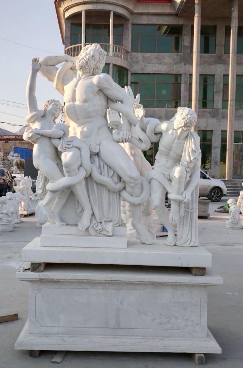 Laocoön and His Sons Marble Sculpture - Classical Greek/Roman, 20th Century In condizioni ottime in vendita a Southall, GB