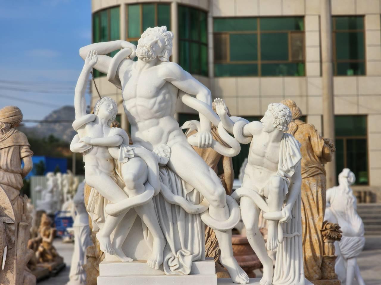 Laocoön and His Sons Marble Sculpture - Classical Greek/Roman, 20th Century in vendita 1