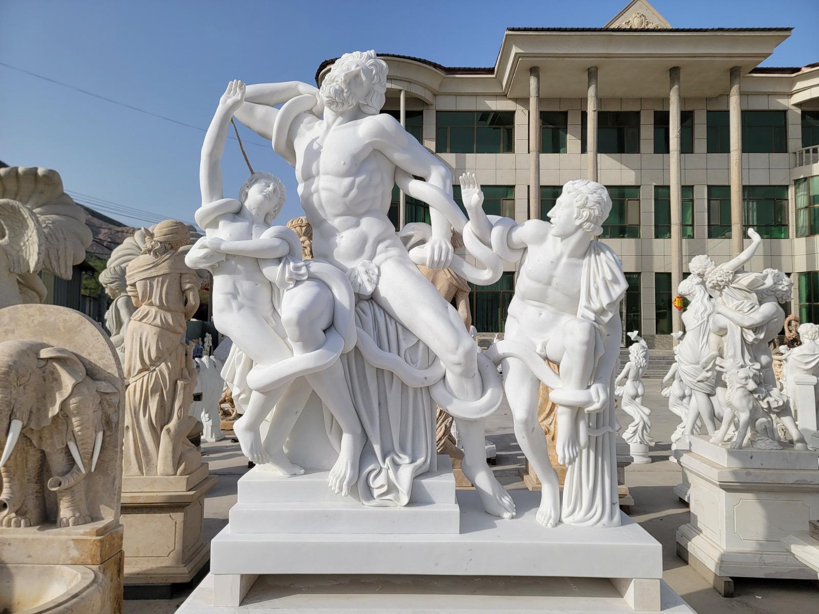 Laocoön and His Sons Marble Sculpture - Classical Greek/Roman, 20th Century in vendita 2