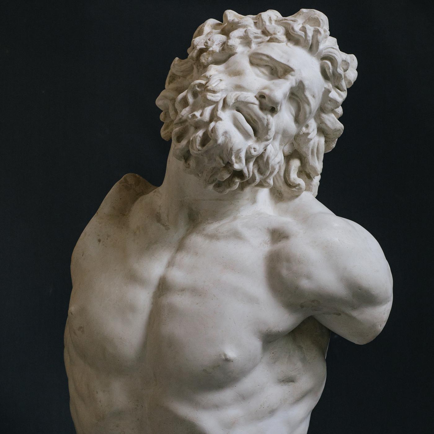 This plaster sculpture by Galleria Romanelli reproduces the bust of Laocoon, a fraction of the large renowned Roman sculptural group hosted in the Vatican Museums. The original represents the story of Laocoon, part of Homer's Odyssey, in particular