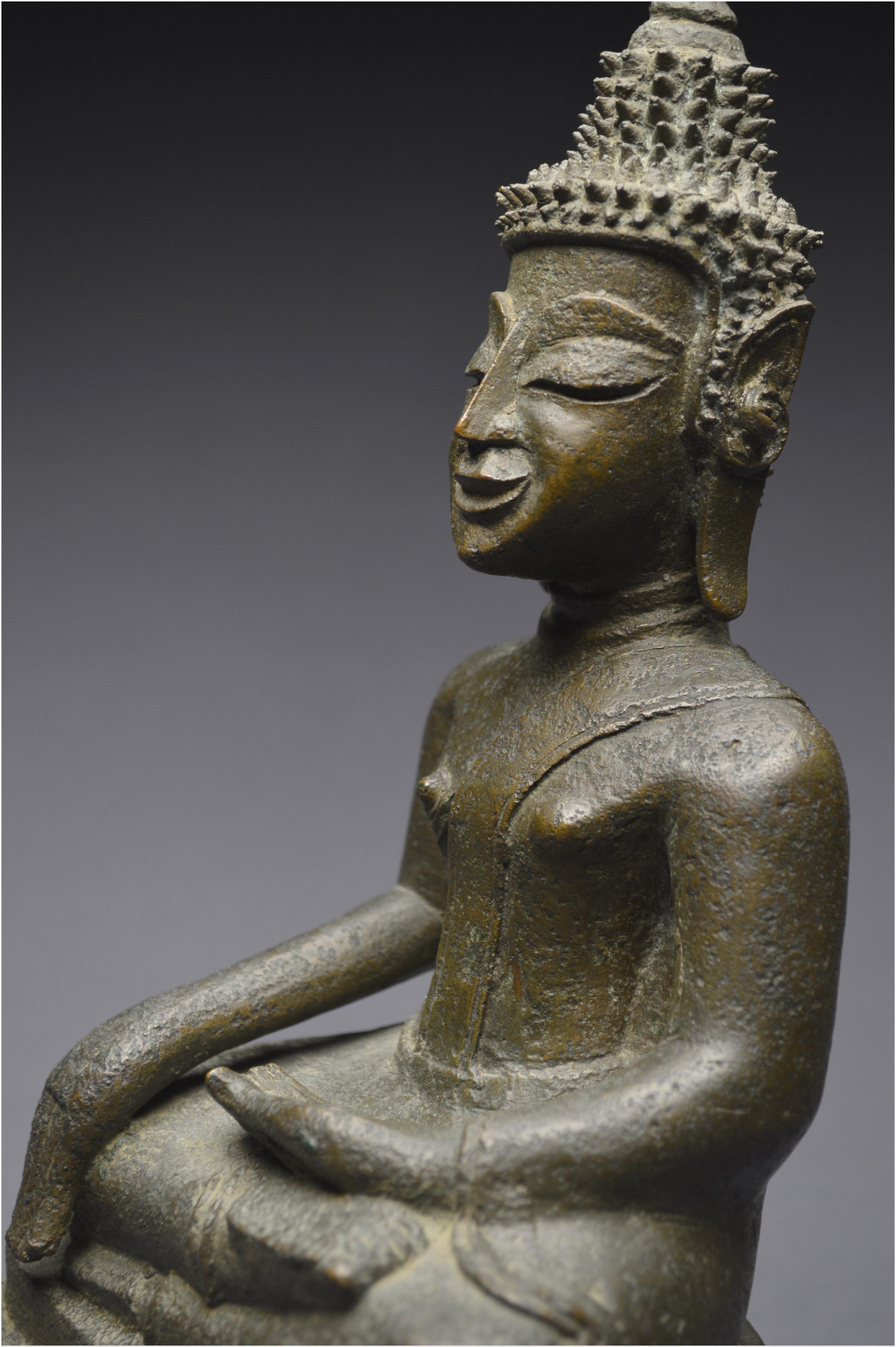 Laos, 18th-19th Century, Ancient Buddha Maravijaya in Bronze with Green Patina 4