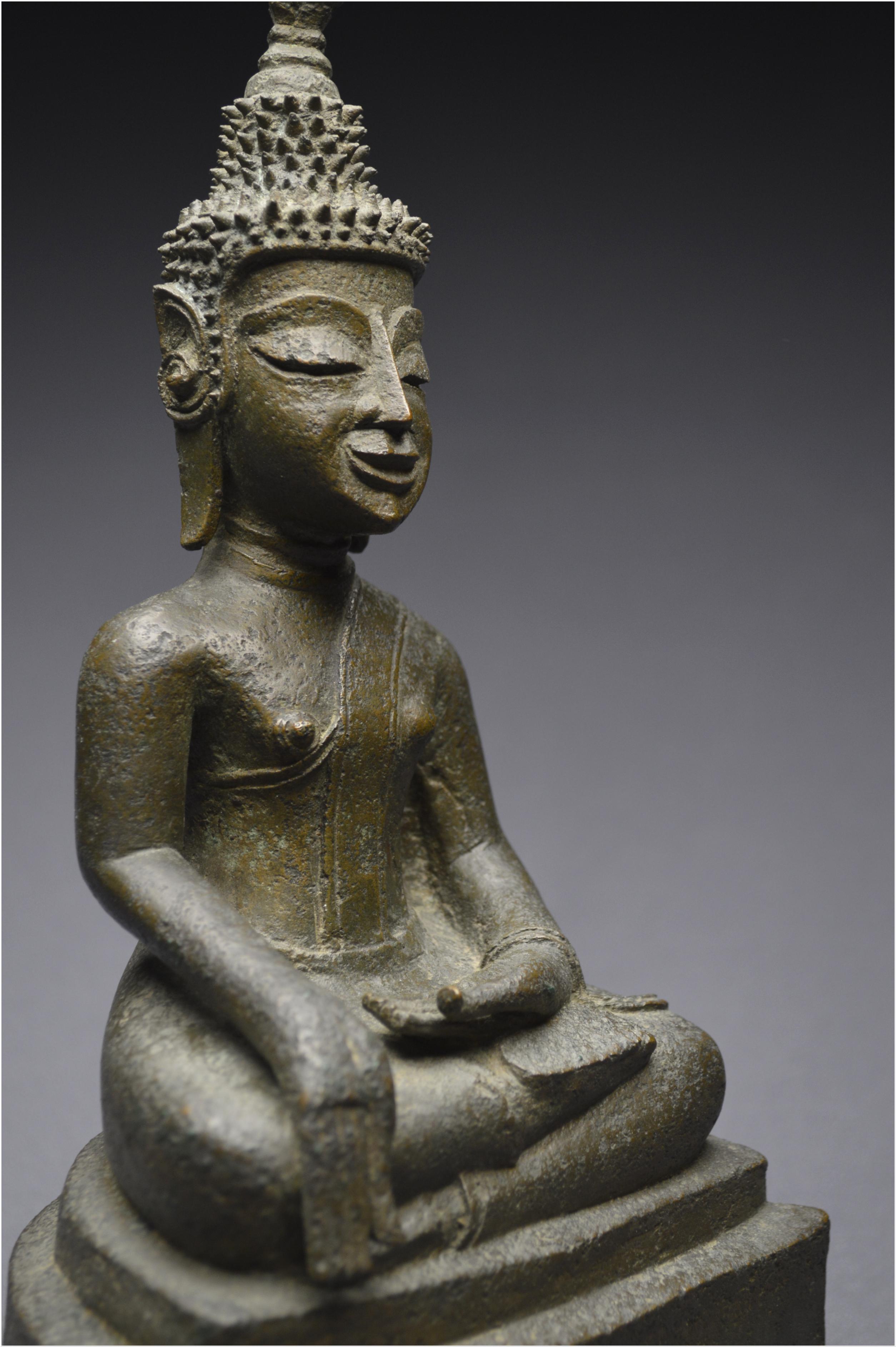 Laos, 18th-19th Century, Ancient Buddha Maravijaya in Bronze with Green Patina 2