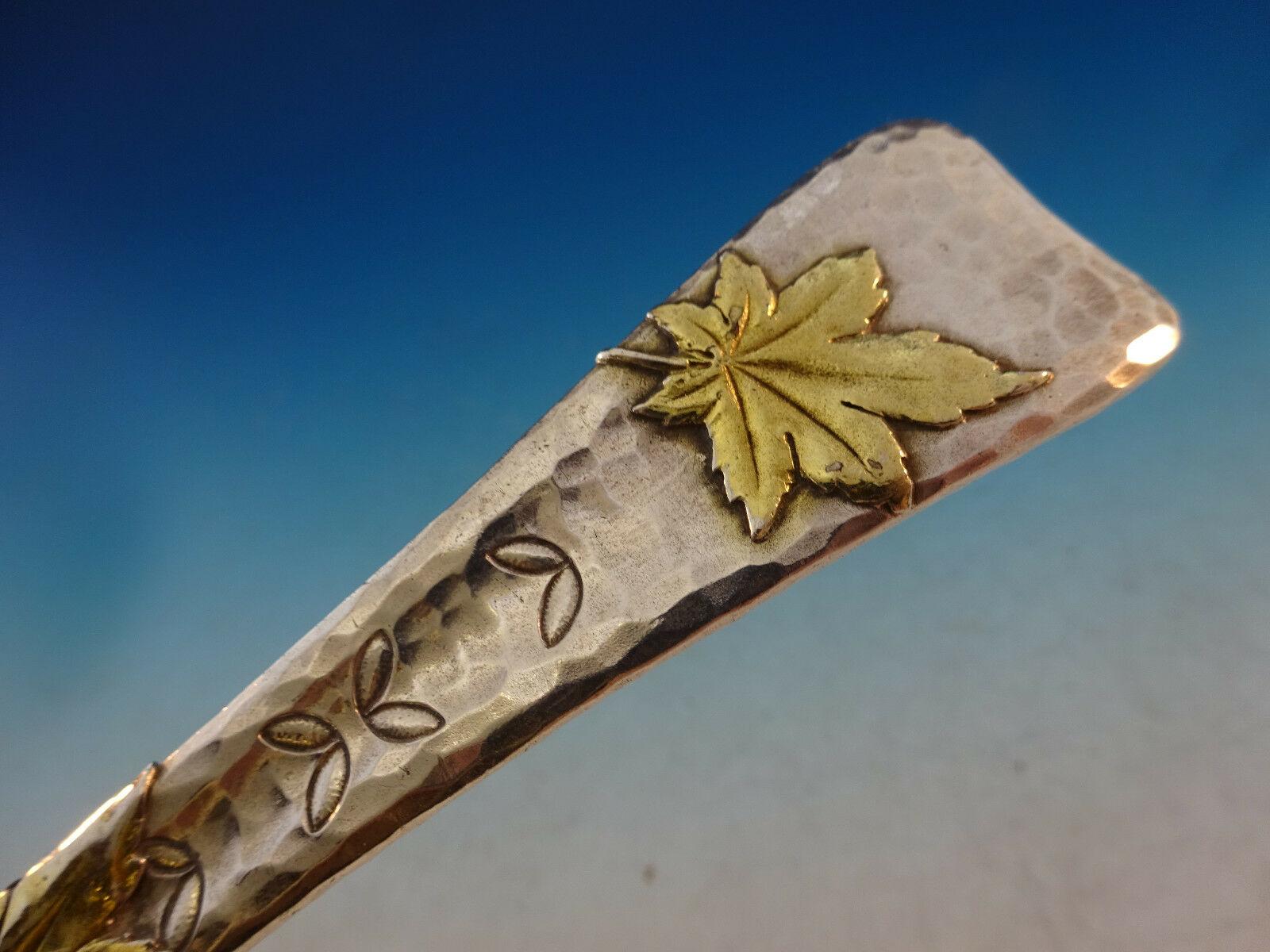 Cuillère à baies en argent sterling avec insecte et feuilles appliquées Lap Over Edge par Tiffany en vente 1