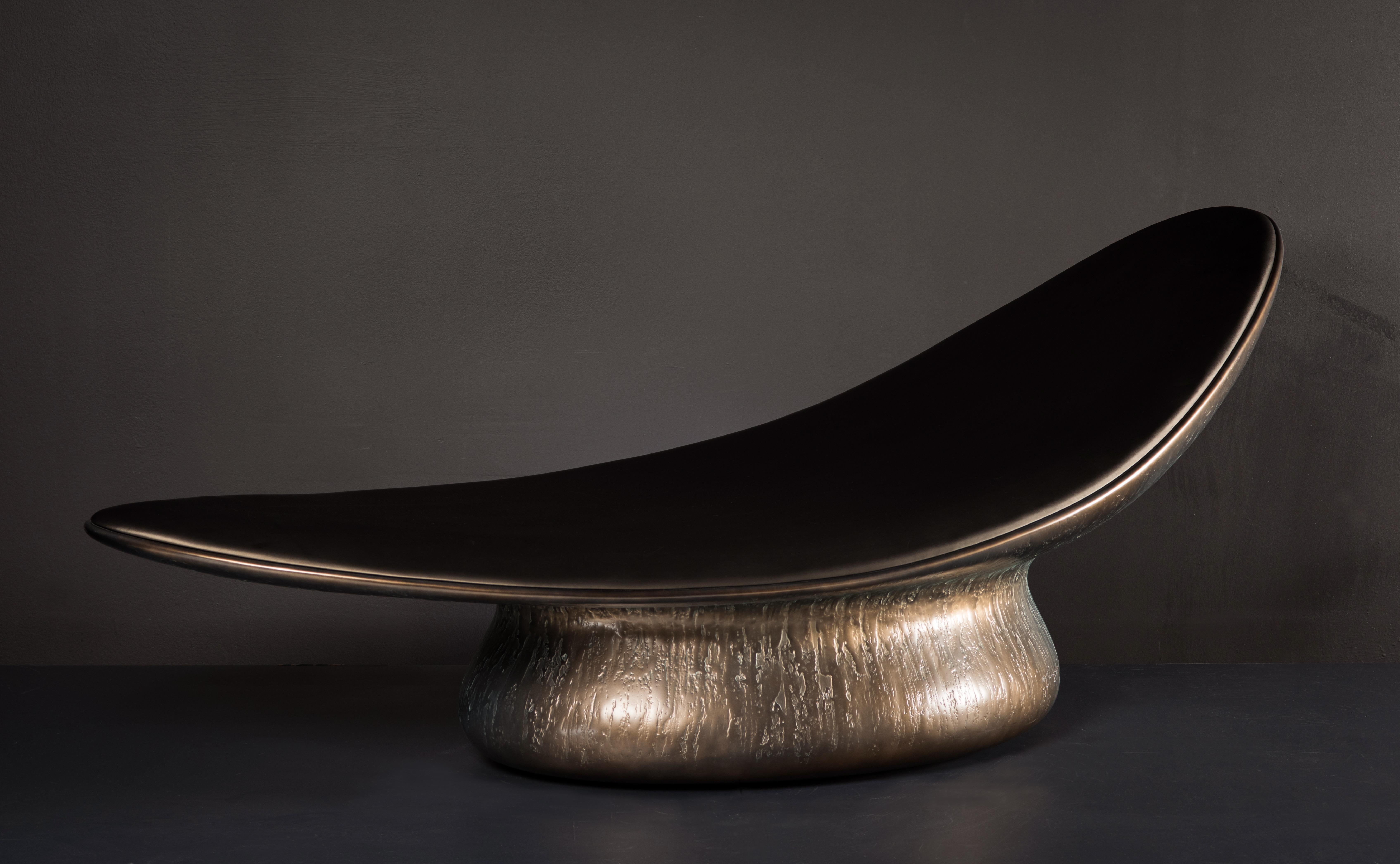 Portuguese Sculptural Lapa Chaise Lounge in Fiberglass with Wing-Inspired Silhouette For Sale