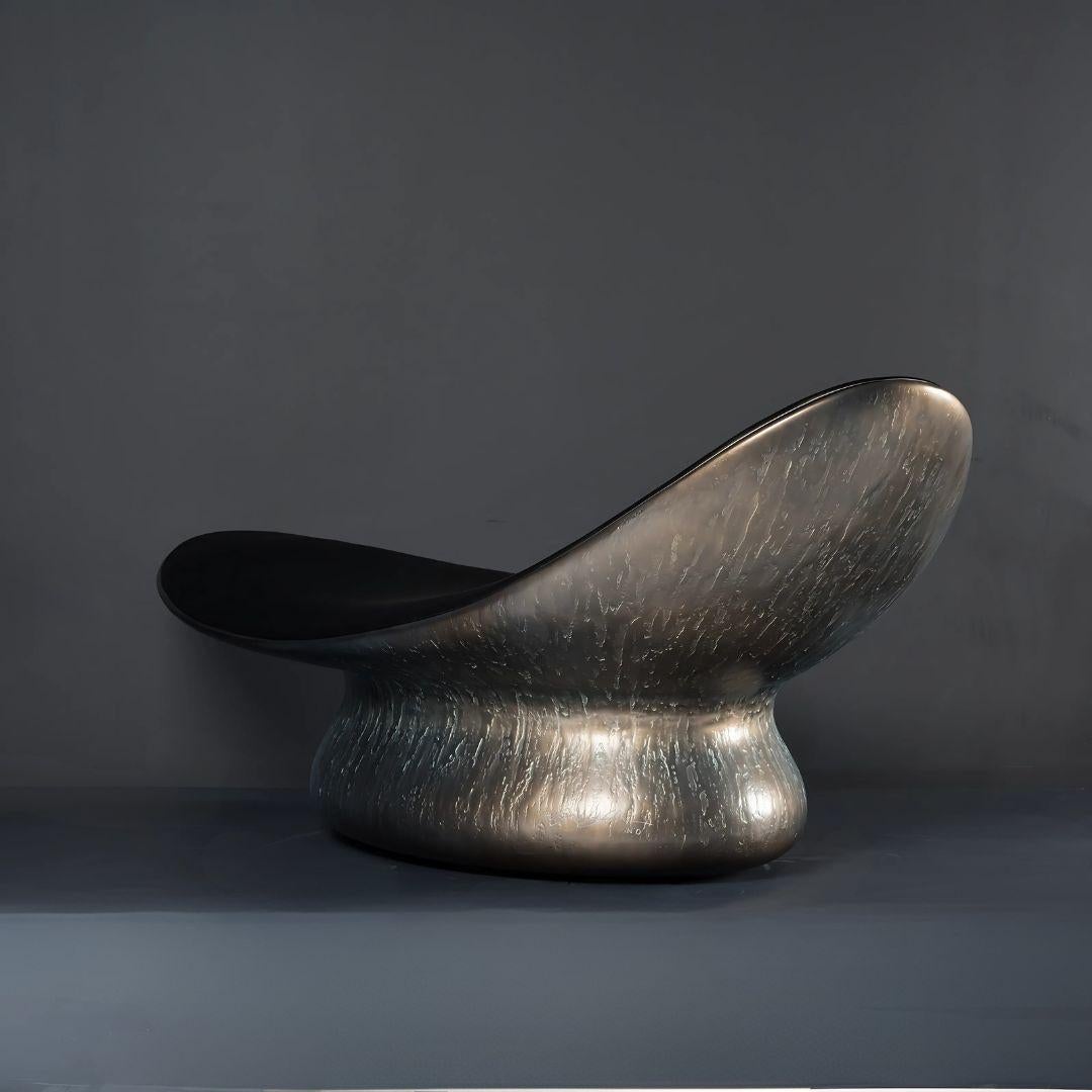 Sculptural Lapa Chaise Lounge in Fiberglass with Wing-Inspired Silhouette For Sale 3