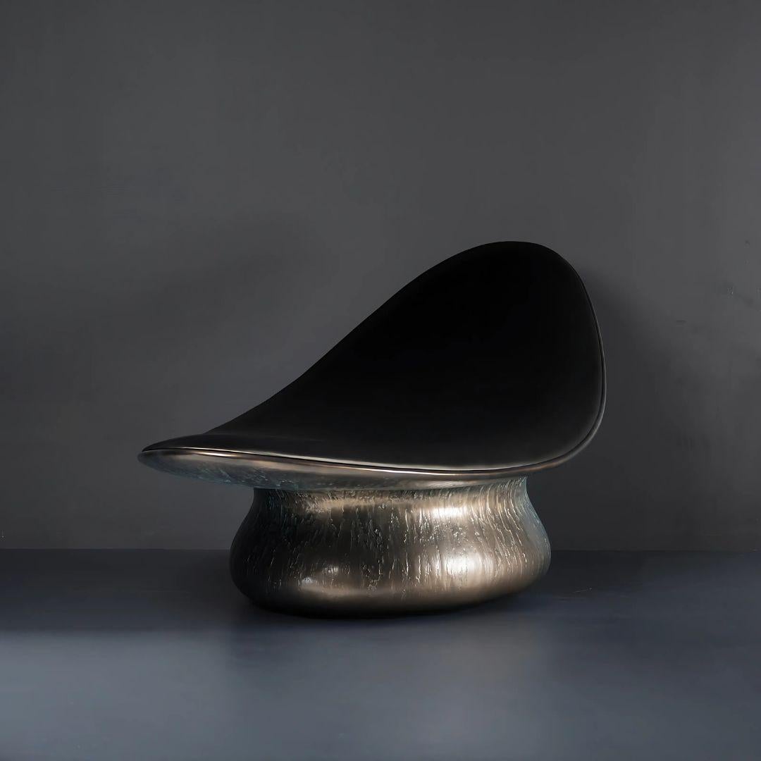 Sculptural Lapa Chaise Lounge in Fiberglass with Wing-Inspired Silhouette For Sale 4